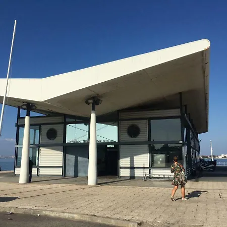Cozy At Lisbon South Bay Alloggio in famiglia